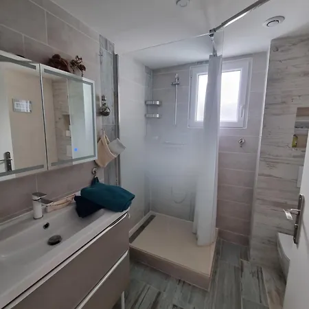 Bianca דירה Médis