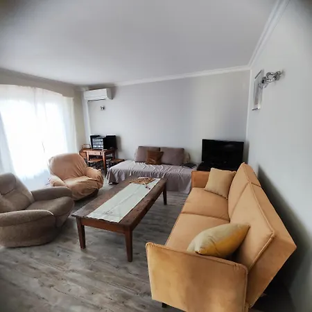 Bianca דירה Médis